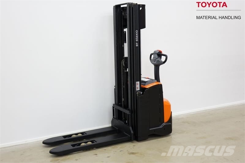 Toyota SWE120 Palešu krautņotāji