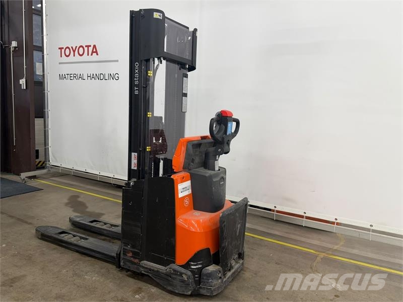 Toyota SWE120L Käyden ajettavat pinoamistrukit