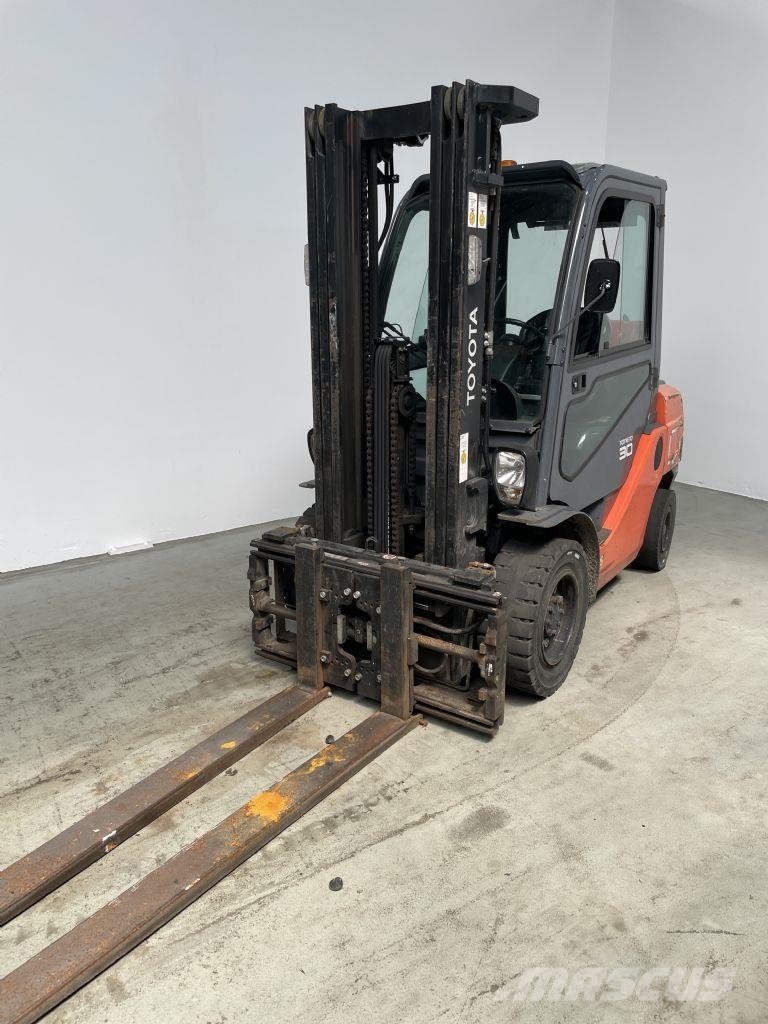 Toyota 02-8FGF30 LPG forklifts
