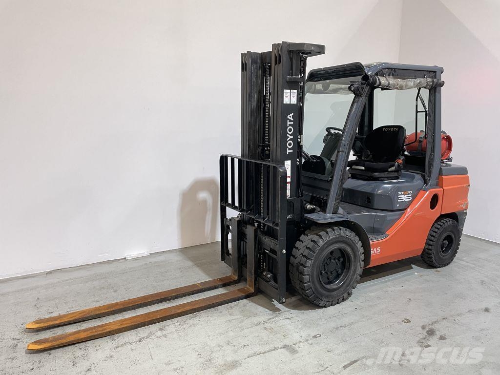 Toyota 02-8FGJF35 Gasstapler