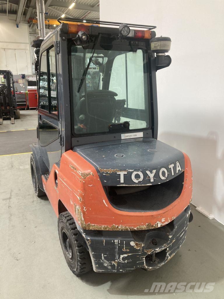 Toyota 06-8FD30F Dieseltrukit