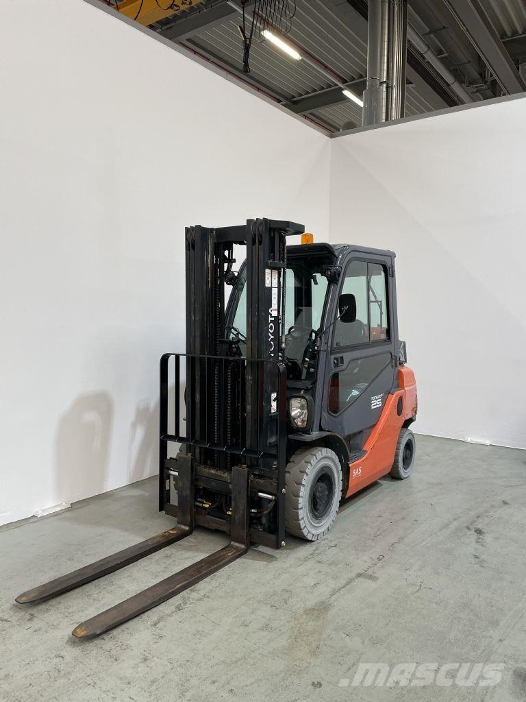Toyota 06-8FG25F Περονοφόρα ανυψωτικά κλαρκ με φυσικό αέριο LPG