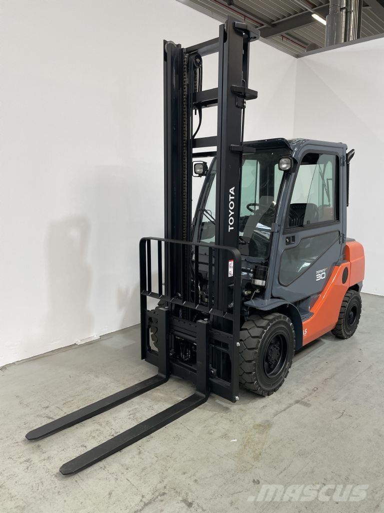 Toyota 06-8FG30F *sofort verfügbar* LPG forklifts