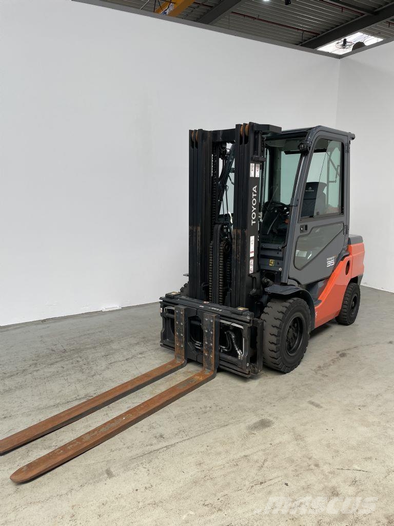 Toyota 06-8FGJ35F LPG forklifts