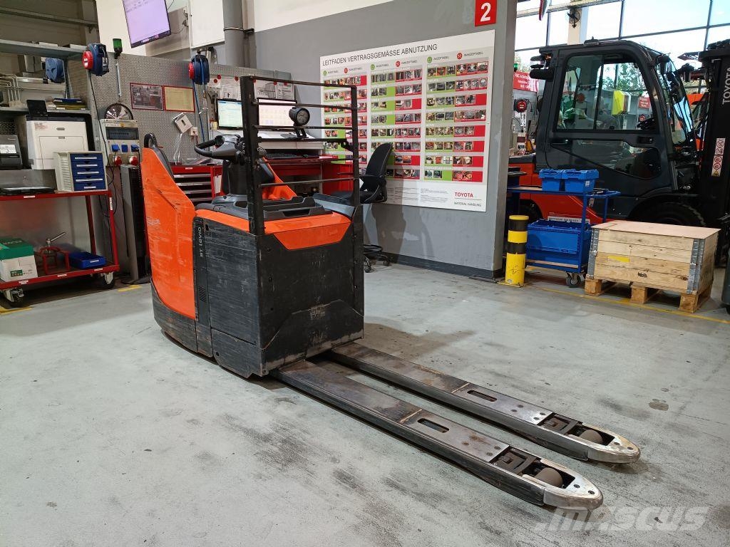 Toyota LPE220 Alacsony emelőkocsi