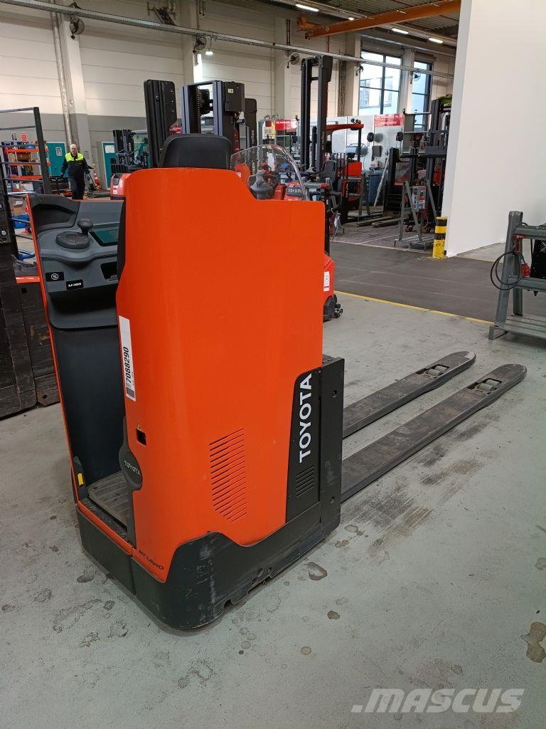 Toyota LSI200 Lavansiirtotrukit