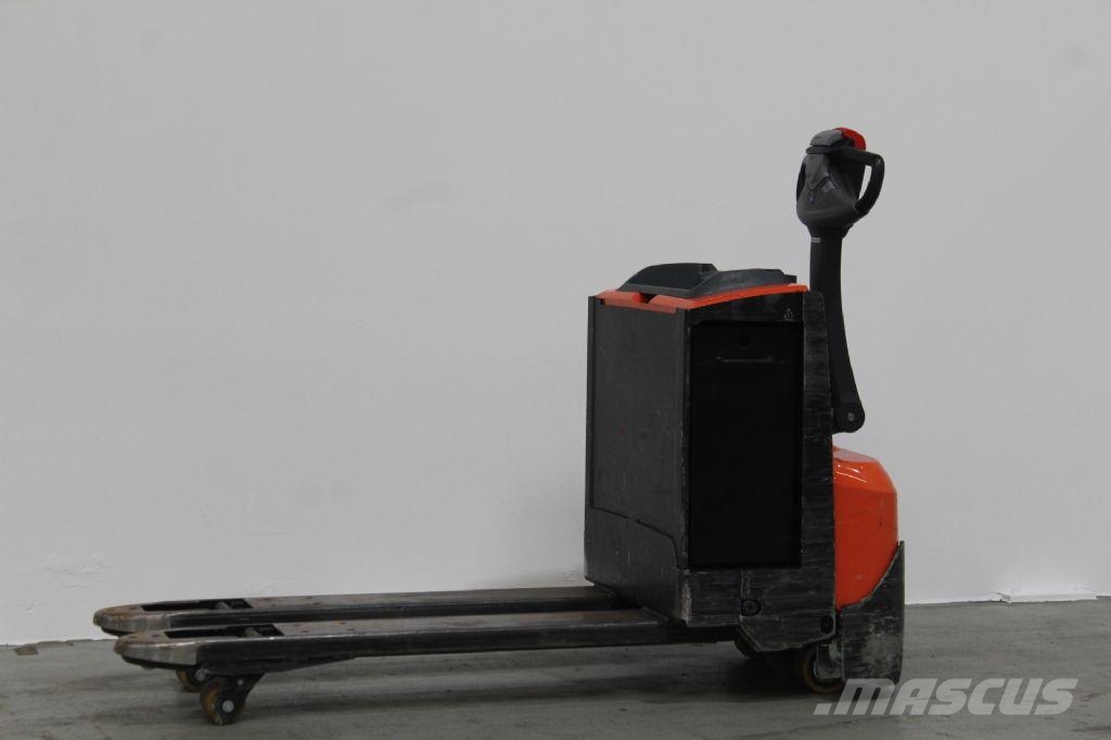 Toyota LWE200 Low lifter