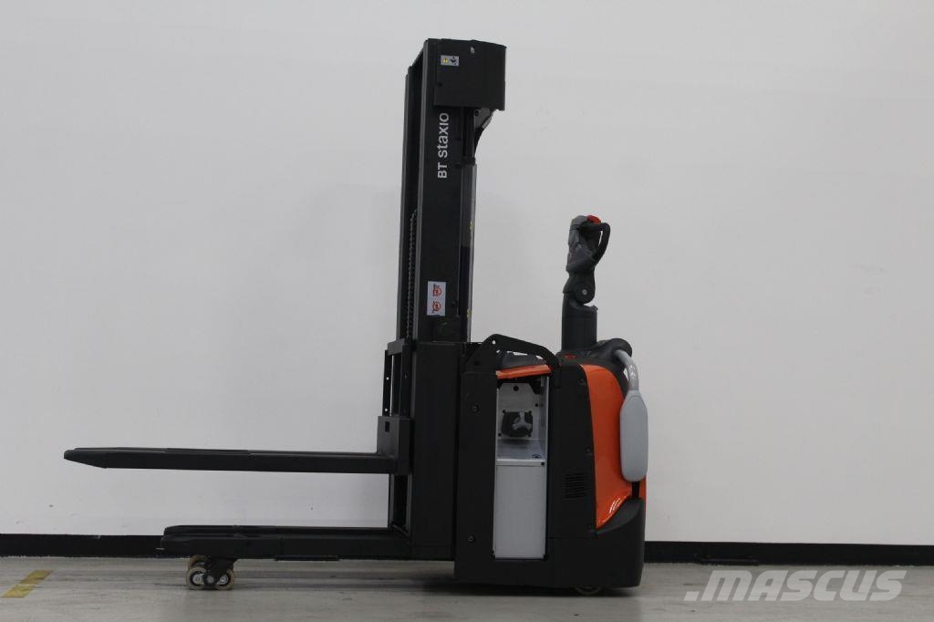 Toyota SPE160L Pedestrian stacker