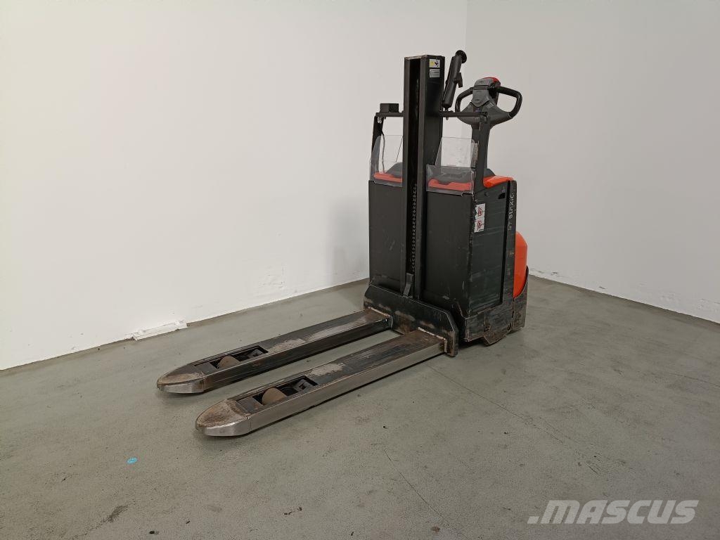 Toyota SWE080L 行走控制式堆積機