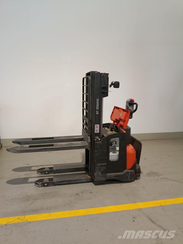 Toyota SWE120 Empilhador para operador externo