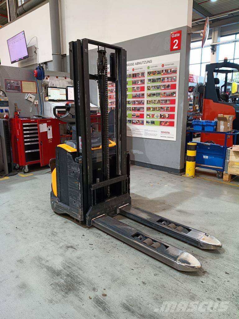 Toyota SWE120L Transpaleta manuala