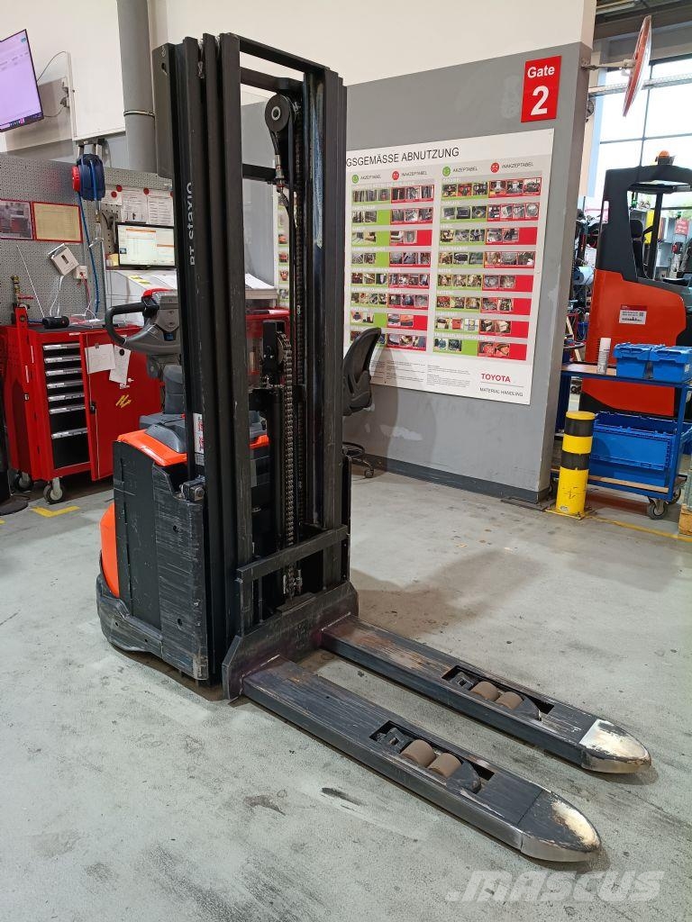 Toyota SWE120L Deichselstapler