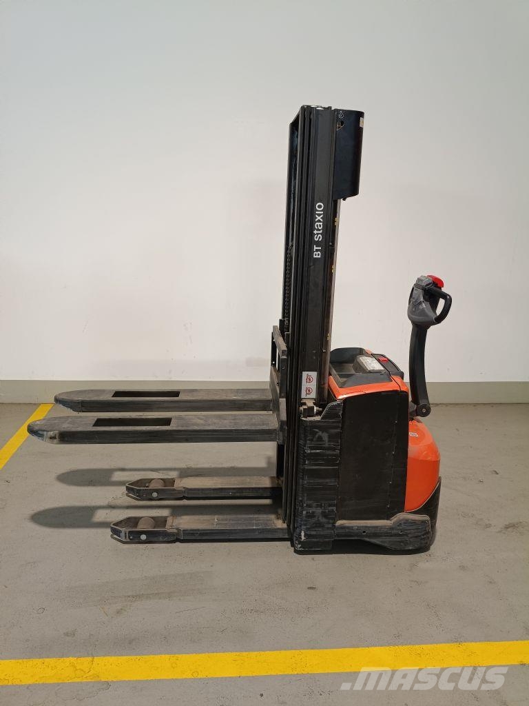Toyota SWE140 Transpaleta manuala