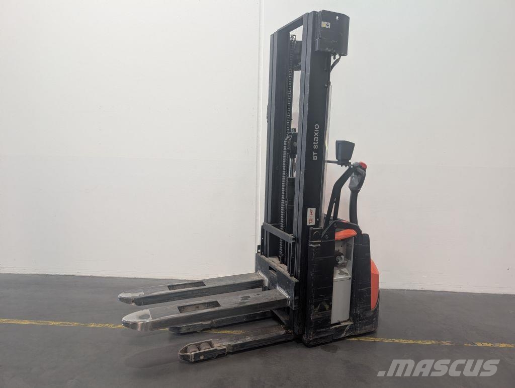 Toyota SWE160 手推堆垛车