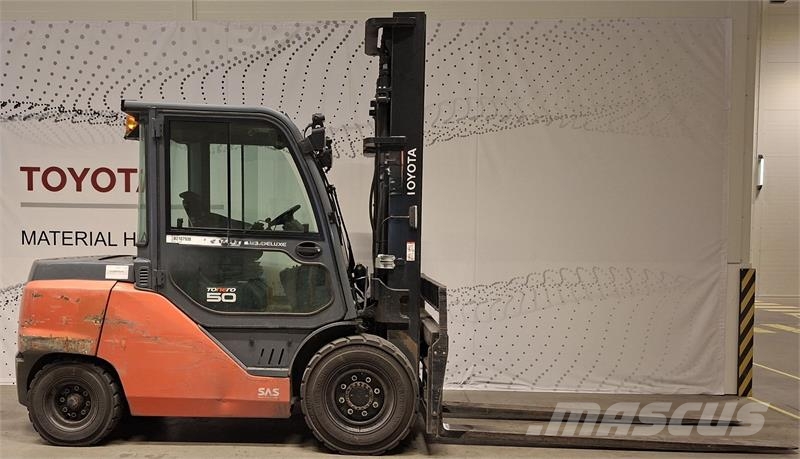 Toyota 40-8FD50N Diesel Trucker