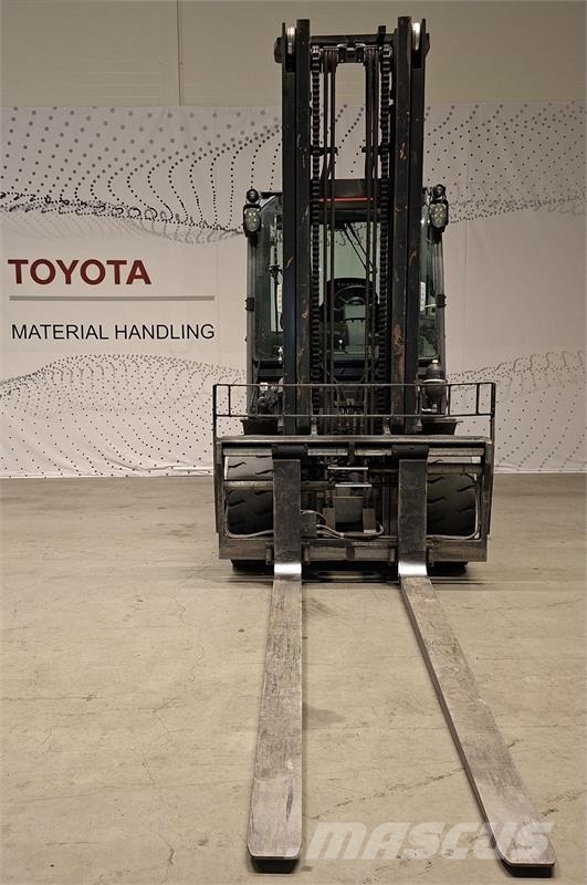 Toyota 40-8FD50N Diesel Trucker