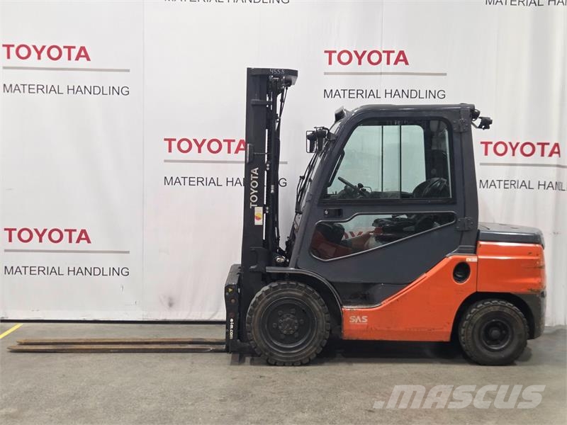Toyota 52-8FDF30 Diesel Trucker