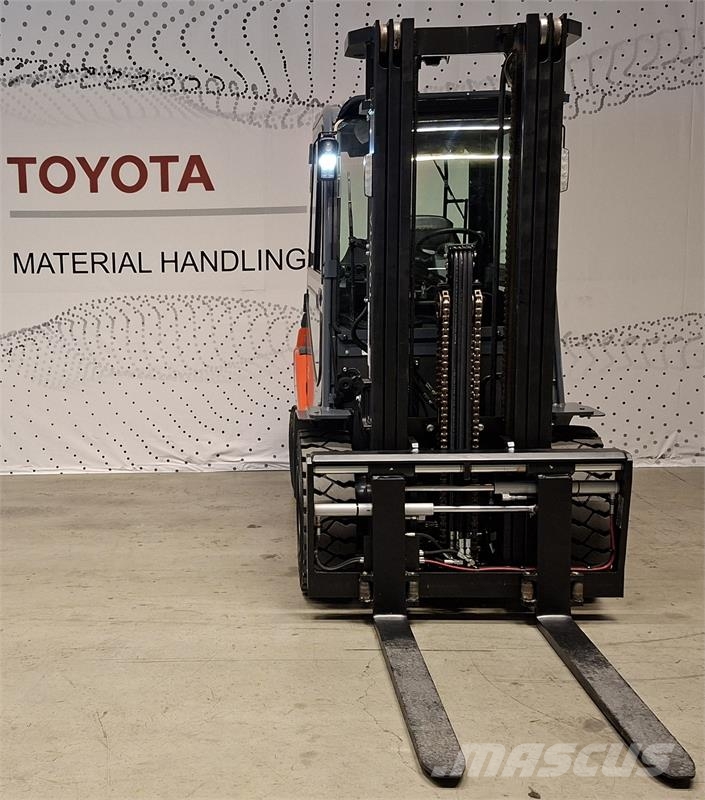 Toyota 52-8FDF30 Dizelski viljuškari