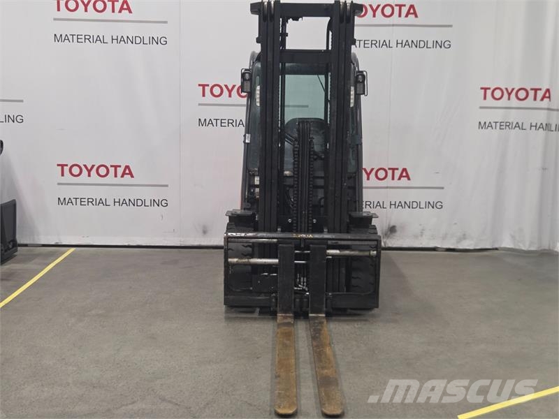 Toyota 52-8FDF30 Diesel Trucker