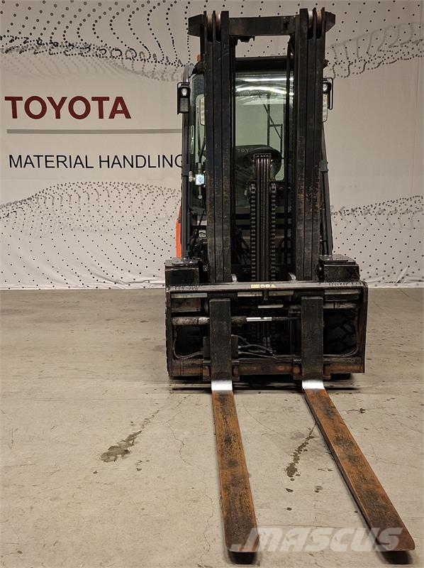 Toyota 52-8FDF30 디젤 지게차