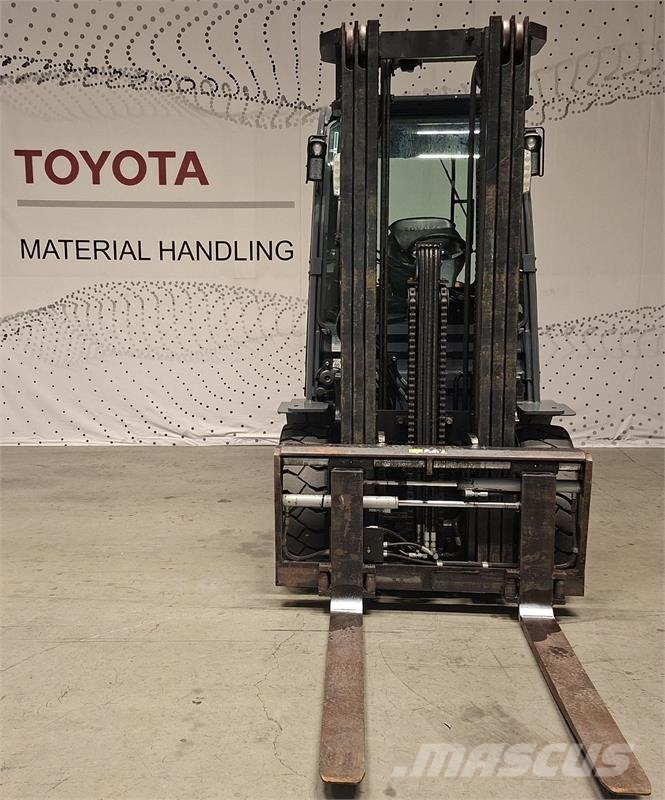 Toyota 52-8FDF30 Dieselstapler