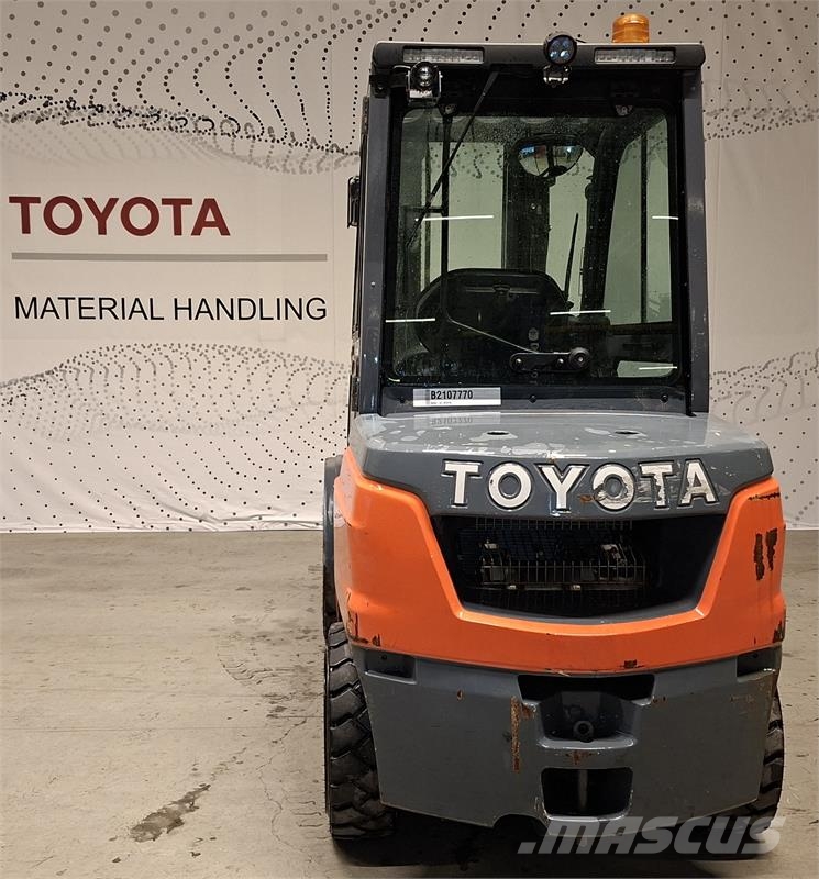 Toyota 52-8FDF30 디젤 지게차