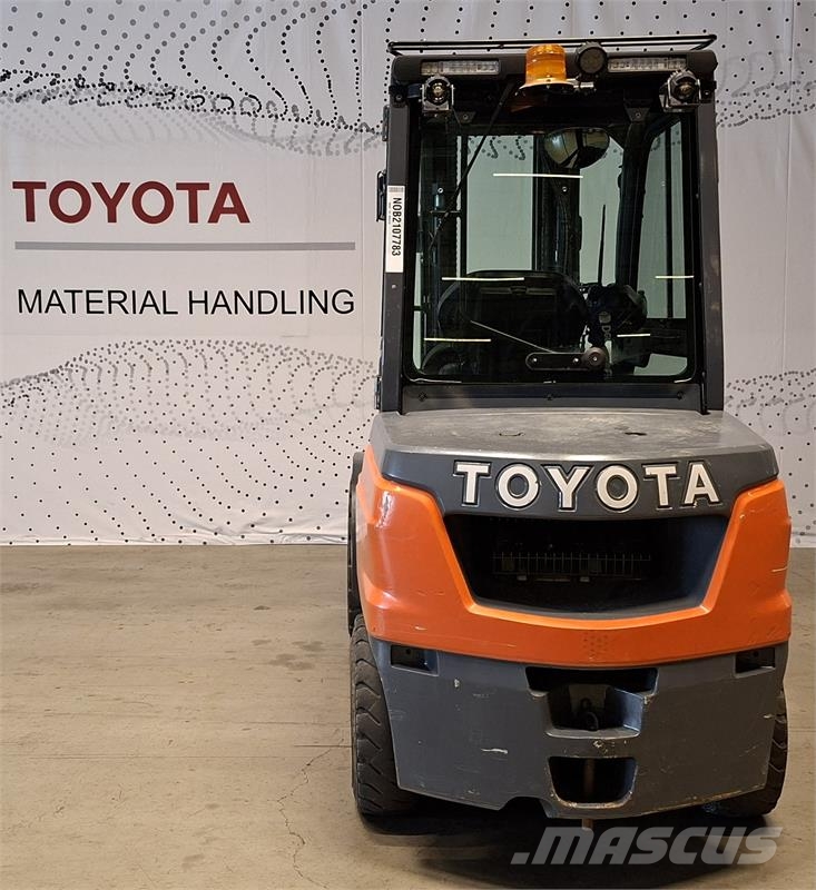 Toyota 52-8FDJF35 Diesel Trucker
