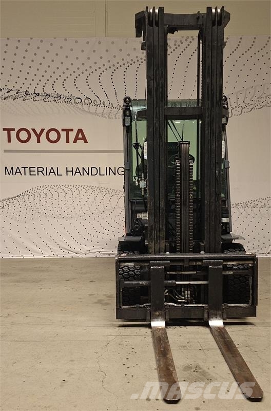 Toyota 52-8FDJF35 شاحنات الديزل