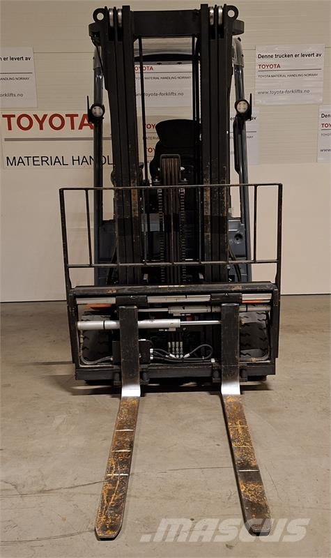 Toyota 8FBE20T 电动叉车