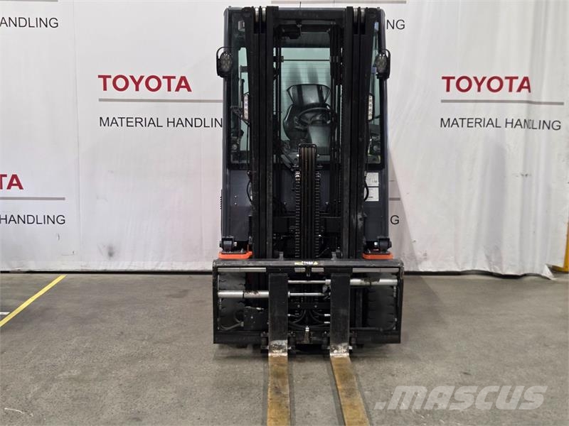 Toyota 8FBMKT25 شاحنات ذات رافعات شوكية تعمل بالكهرباء
