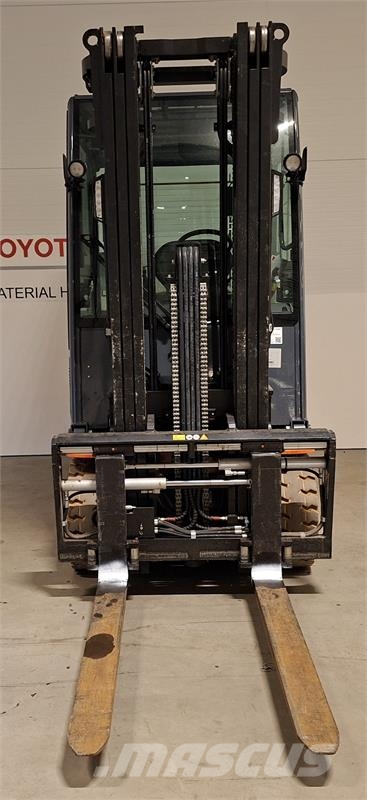 Toyota 8FBMT35 شاحنات ذات رافعات شوكية تعمل بالكهرباء