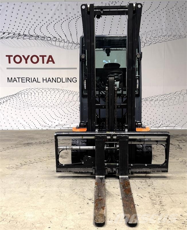 Toyota 8FBMT50 Электропогрузчики