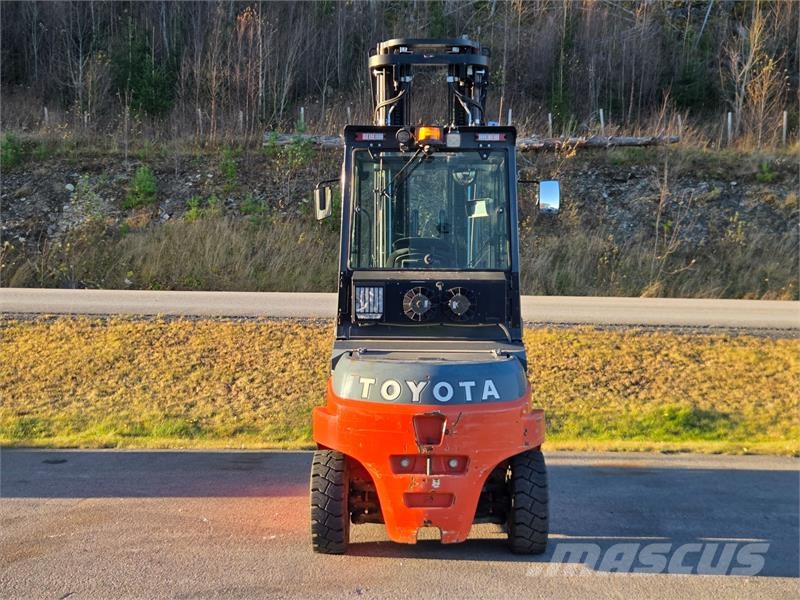 Toyota 8FBMT50 شاحنات ذات رافعات شوكية تعمل بالكهرباء