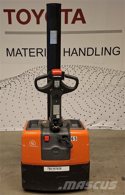 Toyota HWE100 Παλετοφόρα πεζού χειριστή με ιστό