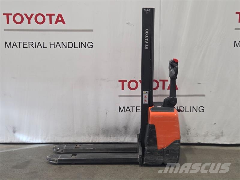 Toyota HWE100 معدات التكديس الجوالة