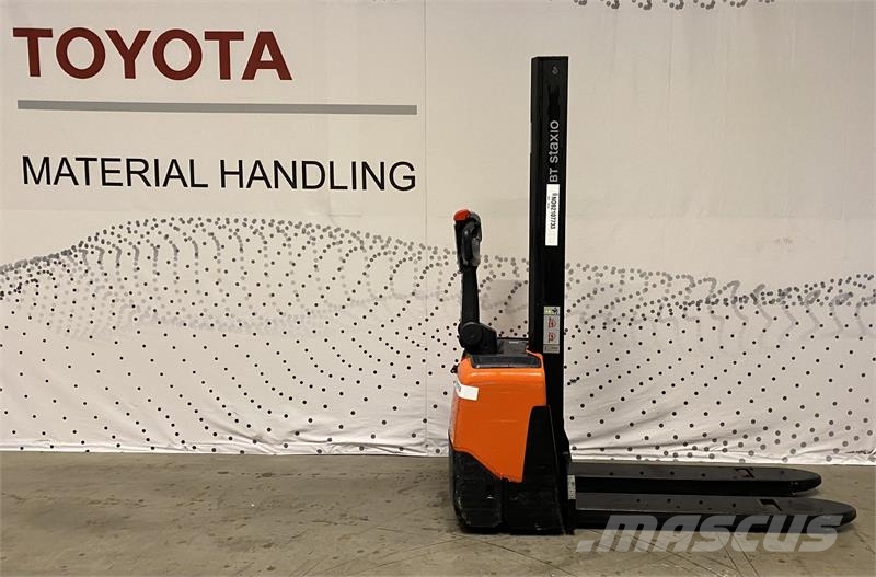 Toyota HWE100 Παλετοφόρα πεζού χειριστή με ιστό