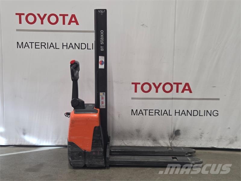 Toyota HWE100 معدات التكديس الجوالة