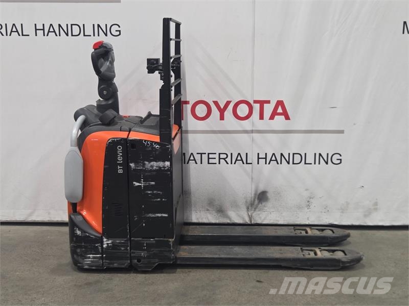 Toyota LPE200 Lavtløftende truck med platform