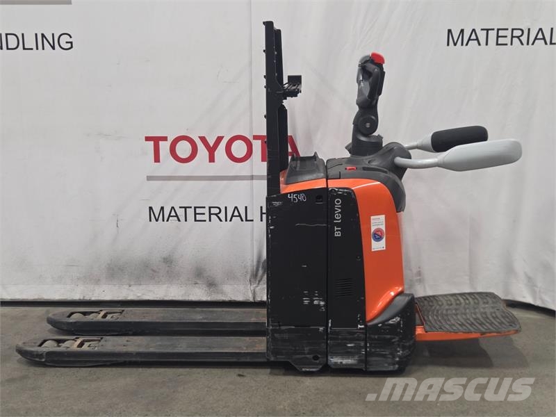 Toyota LPE200 Lavtløftende truck med platform