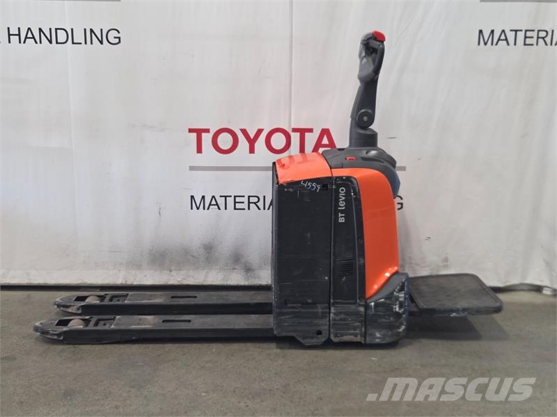 Toyota LPE200B ローリフトとプラットフォーム