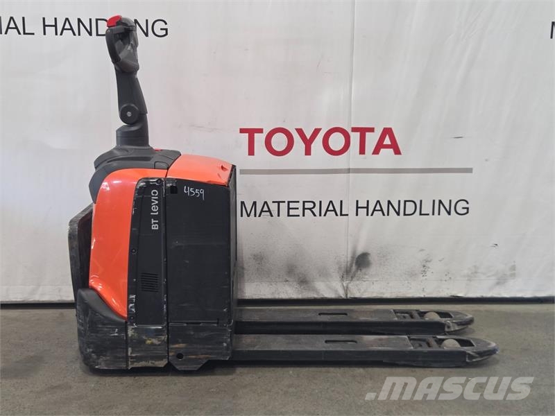 Toyota LPE200B ローリフトとプラットフォーム