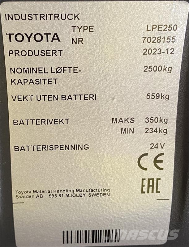 Toyota LPE250 ローリフトとプラットフォーム