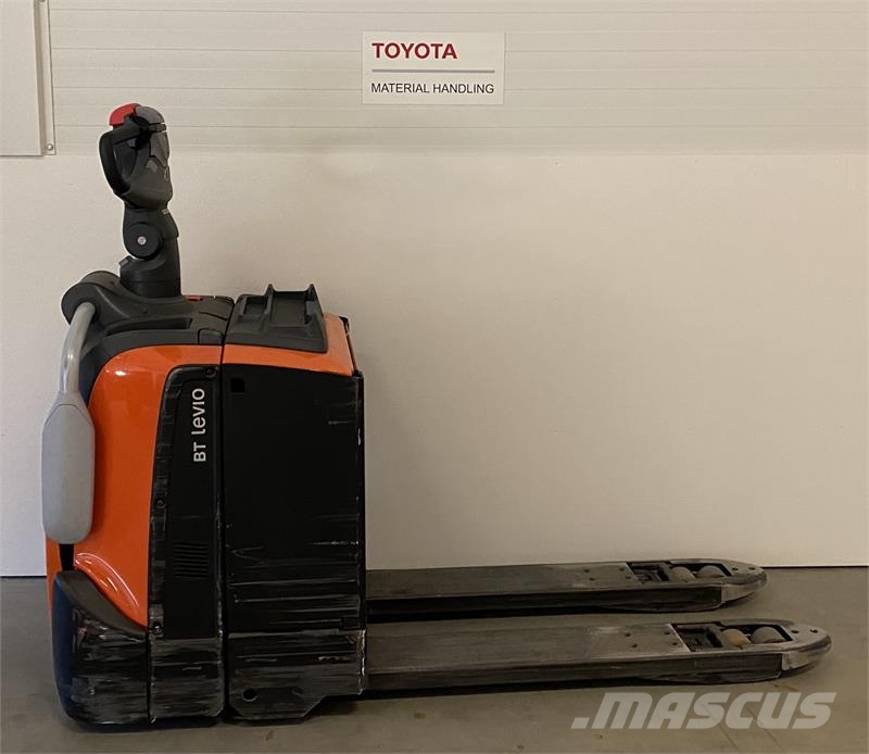 Toyota LPE250 Električni nizko dvižni viličar s stojiščem