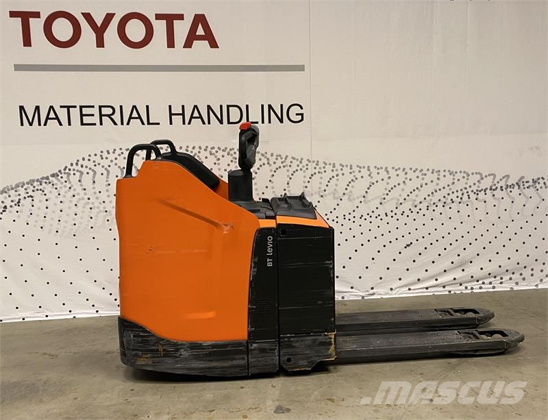 Toyota LPE250 رافعة منخفضة المستوى ذات منصة
