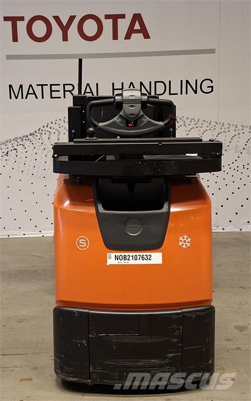 Toyota OSE120P Low lift order pickers