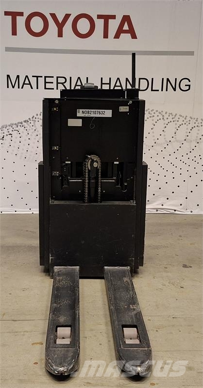 Toyota OSE120P Low lift order pickers