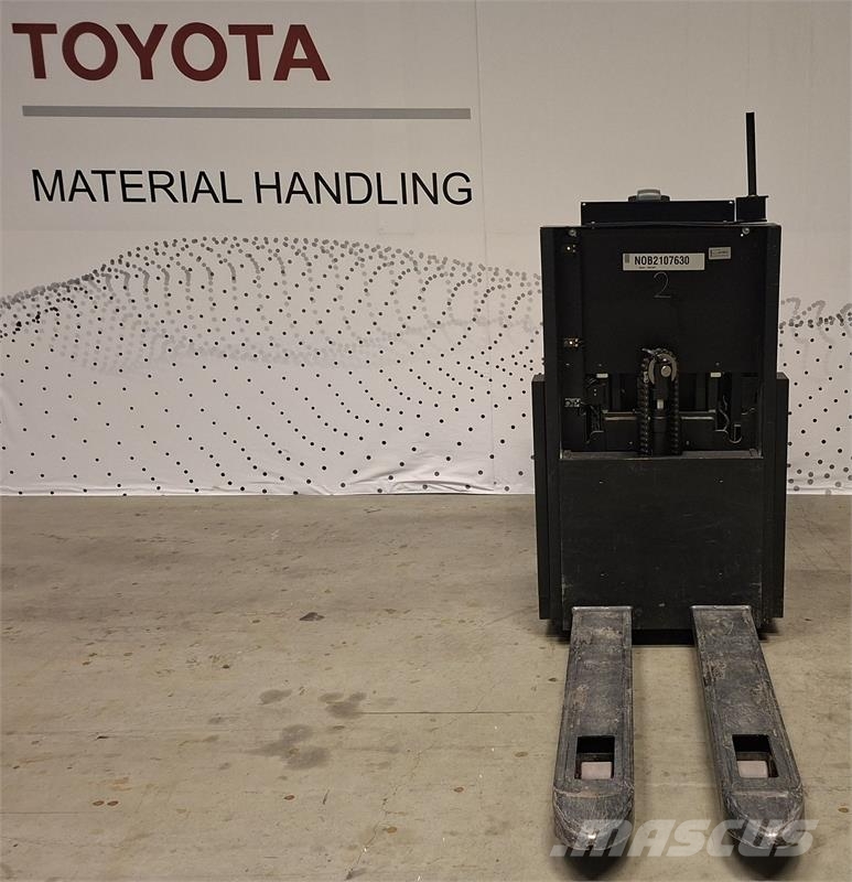 Toyota OSE120P Low lift order pickers