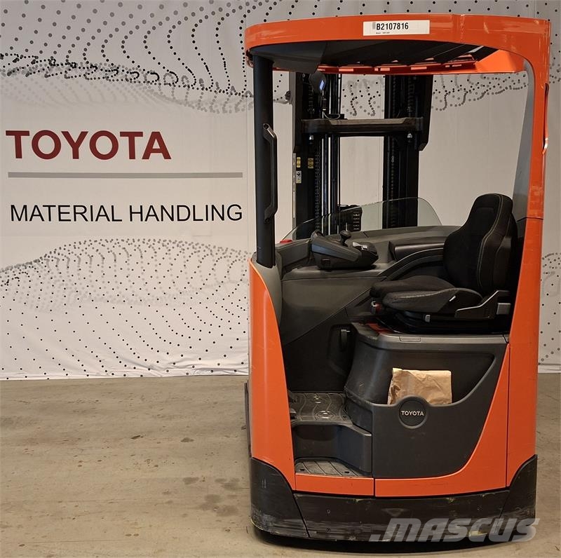 Toyota RRE140H Schubmaststapler