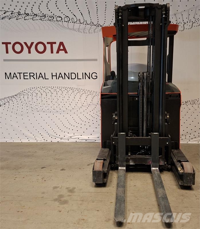 Toyota RRE140H Schubmaststapler