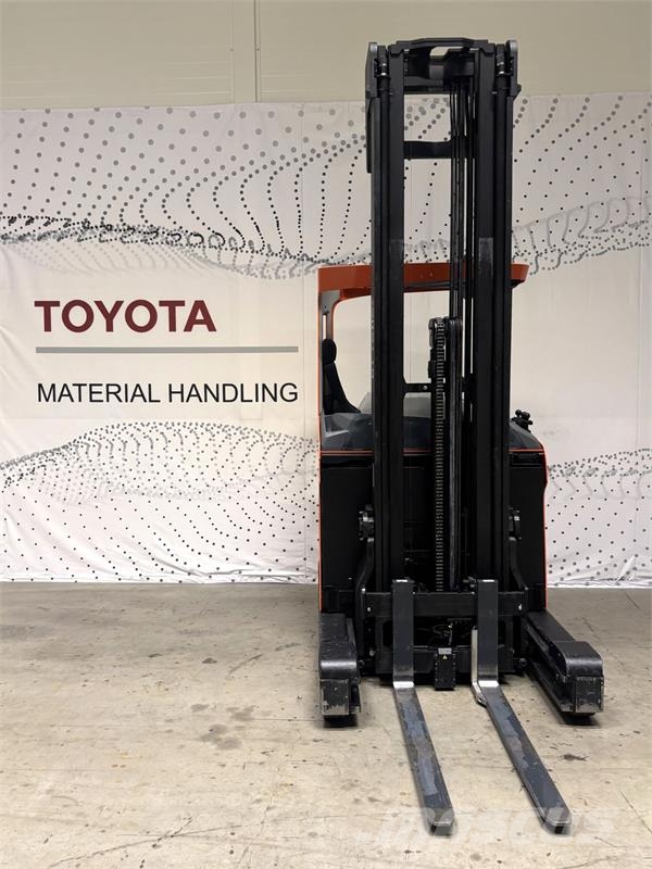 Toyota RRE140HE شاحنة مناولة